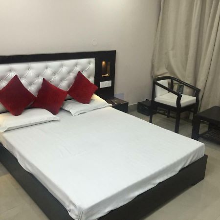 Metro Lodge Hyderabad Exteriör bild